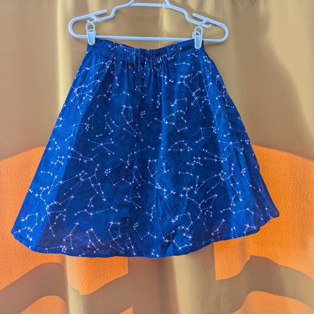 Retrolicious XS blue constellation skirt